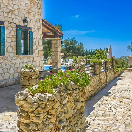 Lida Aresti By Sealand Agios Leon