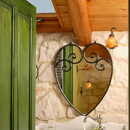 Lida Aresti By Sealand Agios Leon