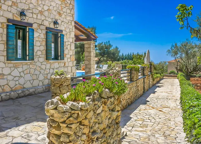 Lida Aresti By Sealand Agios Leon